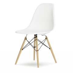 PP CHAIR WITH WOODEN LEGS